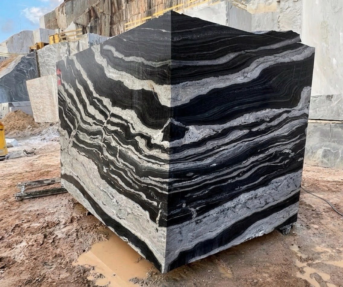 Eclipse quarry benches, Minas Gerais